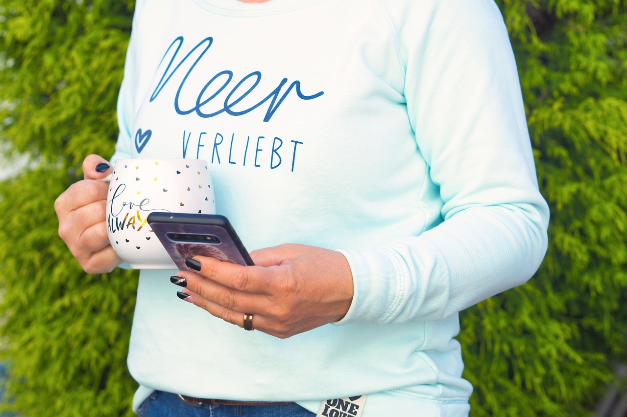 Woman, human, mobile — Your Step-by-step Guide to Safe and Legal Cannabis Purchase in Canada
